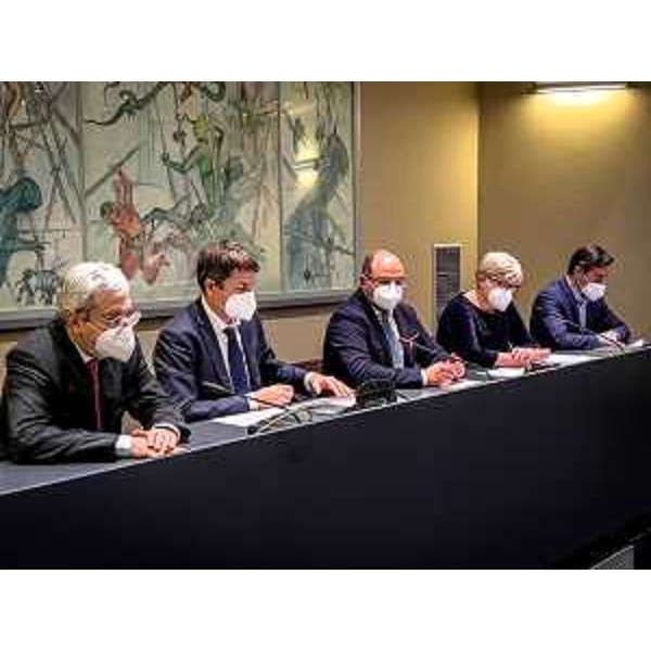 la conferenza stampa dell'Opposizione - la conferenza stampa dell'Opposizione