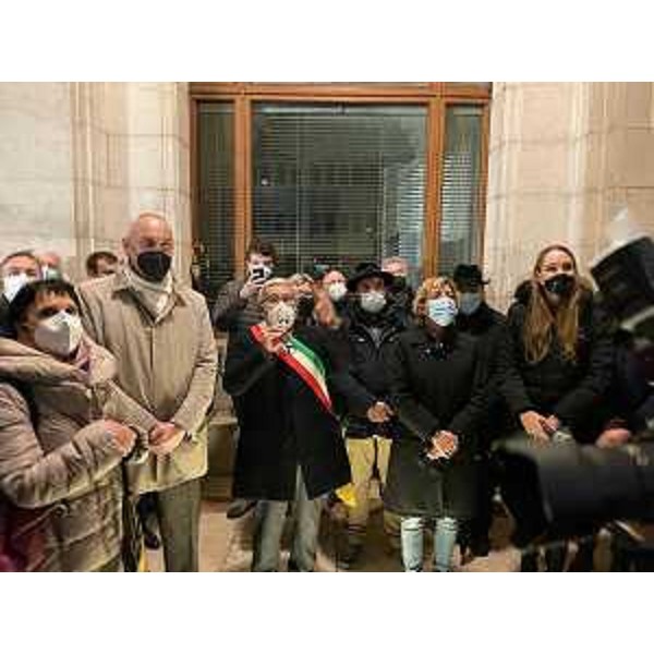 L'assessore regionale alle FInanze, Barbara Zilli, è intervenuta a Udine all'accensione degli alberi di Natale nelle piazze di Udine. - L'assessore regionale alle FInanze, Barbara Zilli, è intervenuta a Udine all'accensione degli alberi di Natale nelle piazze di Udine.