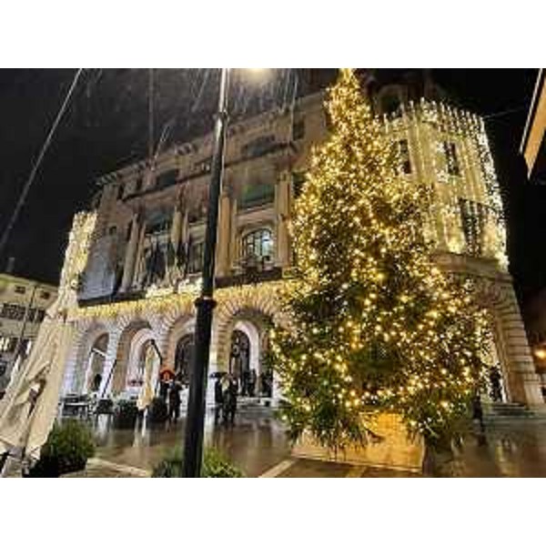 L'assessore regionale alle FInanze, Barbara Zilli, è intervenuta a Udine all'accensione degli alberi di Natale nelle piazze di Udine. - L'assessore regionale alle FInanze, Barbara Zilli, è intervenuta a Udine all'accensione degli alberi di Natale nelle piazze di Udine.
