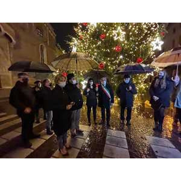 L'assessore regionale alle FInanze, Barbara Zilli, è intervenuta a Udine all'accensione degli alberi di Natale nelle piazze di Udine. - L'assessore regionale alle FInanze, Barbara Zilli, è intervenuta a Udine all'accensione degli alberi di Natale nelle piazze di Udine.