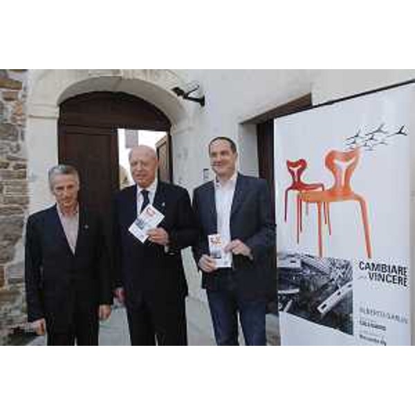 Riccardo Illy (Presidente Regione Friuli Venezia Giulia), Alessandro Calligaris (Presidente Calligaris) e Alberto Garlini (Scrittore) alla presentazione del libro "Cambiare per vincere" di Alberto Garlini, all'Abbazia di Rosazzo. (Manzano 08/02/08)