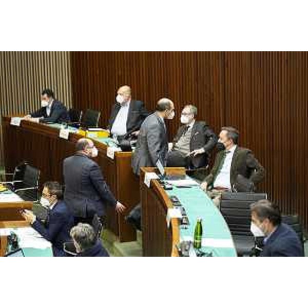 Opposizione in aula durante i lavori - Opposizione in aula durante i lavori