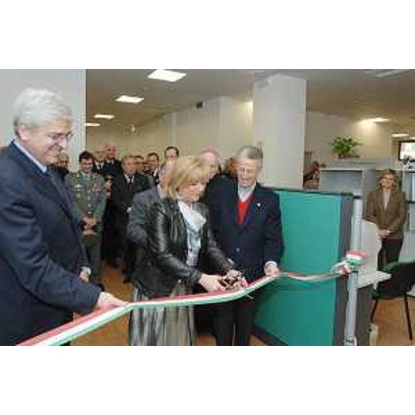 L'inaugurazione della nuova sede dell'Ufficio di Trieste dell'Agenzia delle Entrate, nel complesso dell'ex Fabbrica Stock di Roiano, alla presenza del Presidente della Regione. (Trieste 13/02/08)