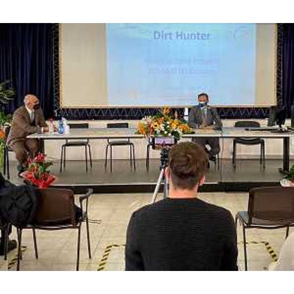 Il governatore Massimiliano Fedriga alla presentazione del progetto Dirt Hunter, sviluppato dallIsis Enrico Mattei di Latisana-Lignano Sabbiadoro e giudicato come il miglior progetto del Friuli Venezia Giulia tra quelli presentati al concorso "Active Young Citizens for Sustainable Development in Cei and Aii Areas" lanciato dall'Iniziativa Centro Europea (InCe) assieme all'Iniziativa Adriatico-Ionica (Iai). - Il governatore Massimiliano Fedriga alla presentazione del progetto Dirt Hunter, sviluppato dallIsis Enrico Mattei di Latisana-Lignano Sabbiadoro e giudicato come il miglior progetto del Friuli Venezia Giulia tra quelli presentati al concorso "Active Young Citizens for Sustainable Development in Cei and Aii Areas" lanciato dall'Iniziativa Centro Europea (InCe) assieme all'Iniziativa Adriatico-Ionica (Iai). 