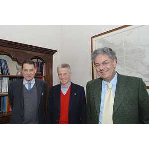 La Regione conferisce la medaglia del Friuli Venezia Giulia a Claudio Magris (Scrittore e germanista), presenti il Presidente della Regione e l'assessore alla Cultura, nella sede della Presidenza a Trieste. (Trieste 13/02/08)