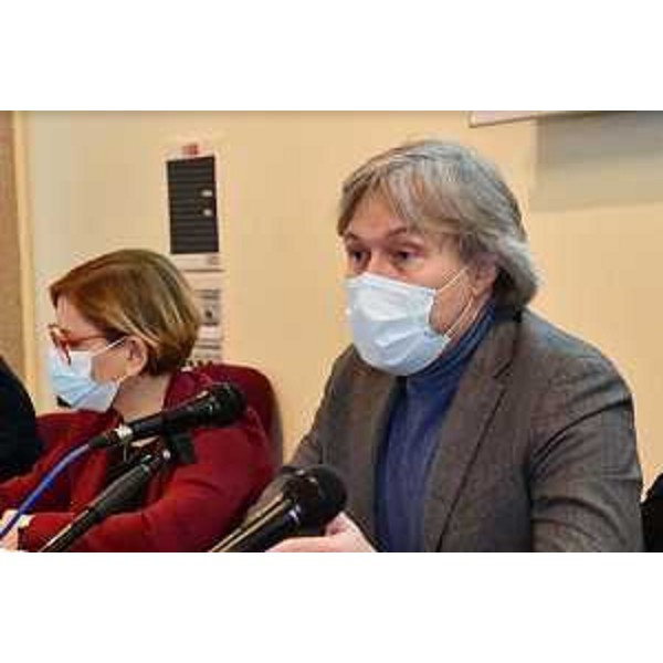 In primo piano l'assessore alle Attività produttive Sergio Emidio Bini. Al suo fianco la direttrice generale dell'Agenzia Lavoro & SviluppoImpresa, Lydia Alessio-Vernì - In primo piano l'assessore alle Attività produttive Sergio Emidio Bini. Al suo fianco la direttrice generale dell'Agenzia Lavoro & SviluppoImpresa, Lydia Alessio-Vernì