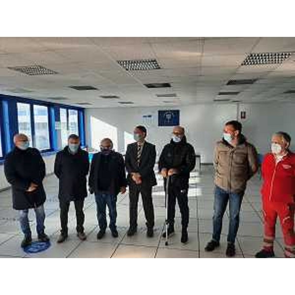 La presentazione dell'hub vaccinale nell'area Real Asco di Pordenone. Al centro (terzo da destra) il vicegovernatore Riccardo Riccardi - La presentazione dell'hub vaccinale nell'area Real Asco di Pordenone. Al centro (terzo da destra) il vicegovernatore Riccardo Riccardi