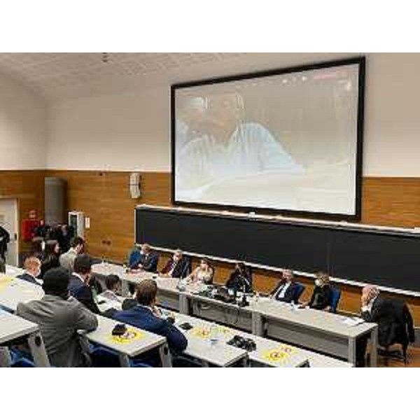 L'assessore regionale alle Finanze, Barbara Zilli, all'Università di Udine durante il processo simulato dinnanzi alla Corte di giustizia europea intepretato dagli studenti. - L'assessore regionale alle Finanze, Barbara Zilli, all'Università di Udine durante il processo simulato dinnanzi alla Corte di giustizia europea intepretato dagli studenti.