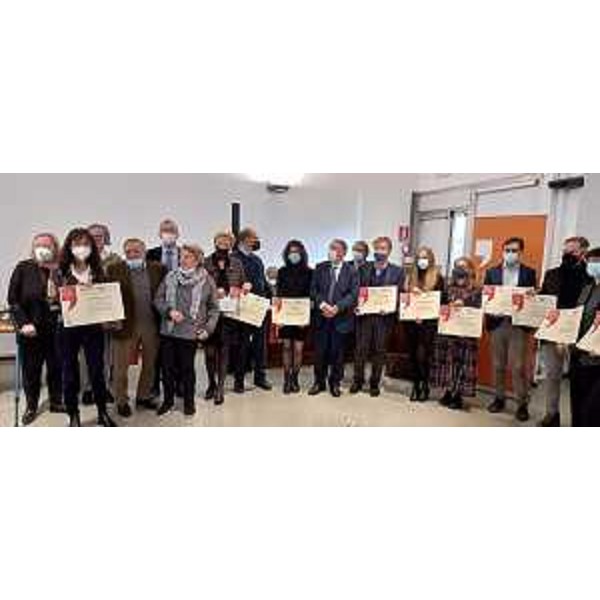 La foto di gruppo dei premiati ad Aviano - La foto di gruppo dei premiati ad Aviano