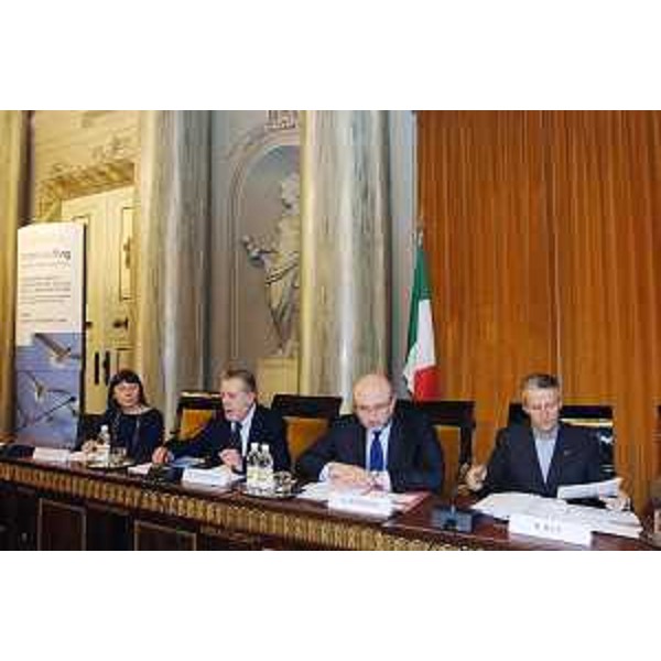 Il Presidente della Regione e l'Assessore regionale alle Attività produttive al Convegno "Attrattività e valore sociale del locali storici nel Friuli Venezia Giulia. La valorizzazione si una risorsa per lo sviluppo del territorio.", nella Sala Maggiore della Camera di Commercio di Trieste. (Trieste 19/02/08)