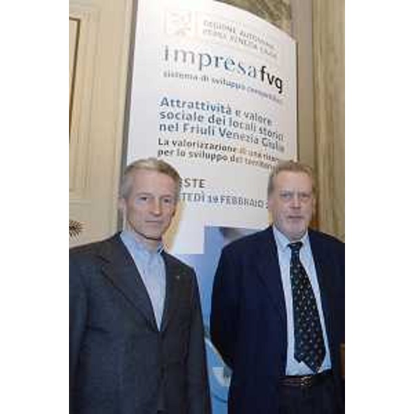 Il Presidente della Regione e lo scrittore Paolo Maurensig al Convegno "Attrattività e valore sociale del locali storici nel Friuli Venezia Giulia. La valorizzazione si una risorsa per lo sviluppo del territorio.", nella Sala Maggiore della Camera di Commercio di Trieste. (Trieste 19/02/08)