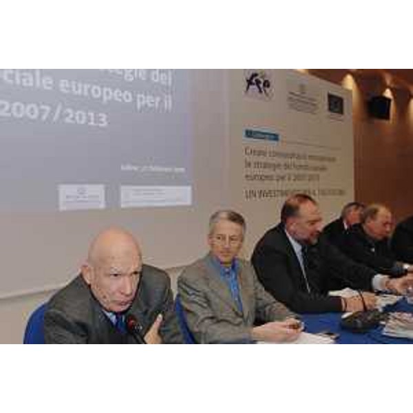 Il Presidente della Regione e l'Assessore regionale al Lavoro al Convegno "Creare conoscenza e innovazione: le strategie del Fondo sociale europeo per il 2007/2013", a Udine. (Udine 21/02/08)