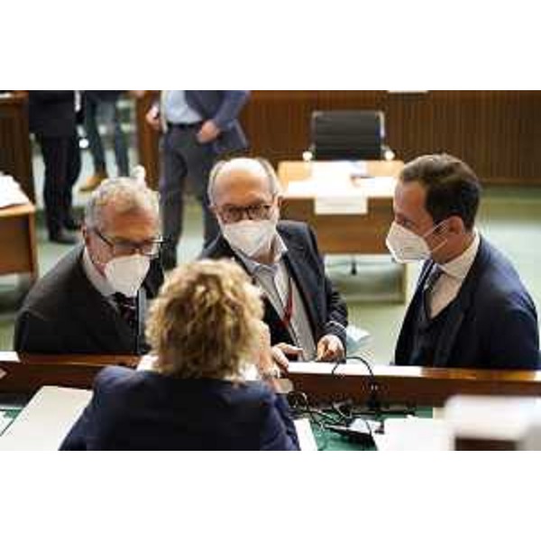 Il presidente del Cr Fvg, Piero Mauro Zanin, con l'assessore Fvg alle Finanze, Barbara Zilli, il vicegovernatore Riccardo Riccardi e il governatore Massimiliano Fedriga - Il presidente del Cr Fvg, Piero Mauro Zanin, con l'assessore Fvg alle Finanze, Barbara Zilli, il vicegovernatore Riccardo Riccardi e il governatore Massimiliano Fedriga