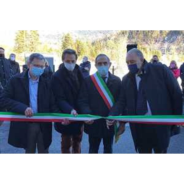 Taglio del nastro alla latteria di Ovaro alla presenza dell'assessore regionale Stefano Zannier - Taglio del nastro alla latteria di Ovaro alla presenza dell'assessore regionale Stefano Zannier