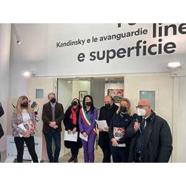 L'assessore regionale al Patrimonio, Sebastiano Callari, ha inaugurato a Monfalcone la mostra 'Punto linea e superficie Kandinsky e le avanguardie'. - L'assessore regionale al Patrimonio, Sebastiano Callari, ha inaugurato a Monfalcone la mostra 'Punto linea e superficie Kandinsky e le avanguardie'.