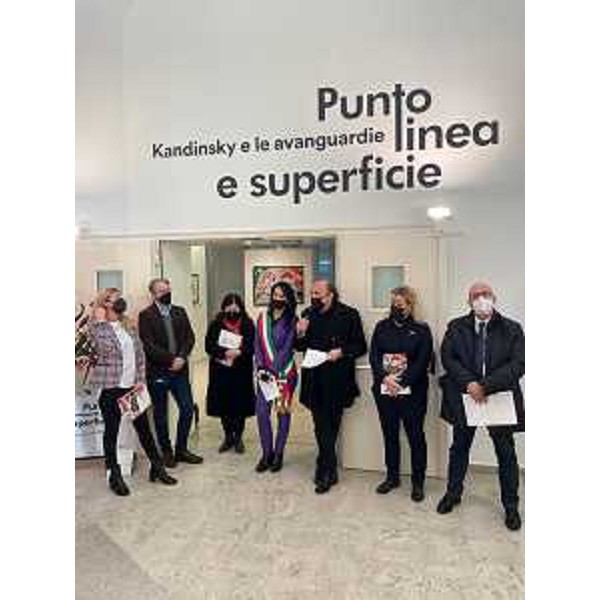 L'assessore regionale al Patrimonio, Sebastiano Callari, ha inaugurato a Monfalcone la mostra 'Punto linea e superficie Kandinsky e le avanguardie'. - L'assessore regionale al Patrimonio, Sebastiano Callari, ha inaugurato a Monfalcone la mostra 'Punto linea e superficie Kandinsky e le avanguardie'.