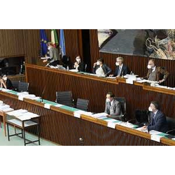 I banchi della Giunta con il governatore Massimiliano Fedriga - I banchi della Giunta con il governatore Massimiliano Fedriga