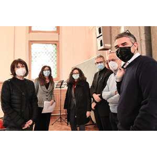 Gli assessori regionali Alessia Rosolen e Pierpaolo Roberti assieme agli altri rappresentanti istituzionali presenti all'evento organizzato dal Liceo Petrarca - Gli assessori regionali Alessia Rosolen e Pierpaolo Roberti assieme agli altri rappresentanti istituzionali presenti all'evento organizzato dal Liceo Petrarca