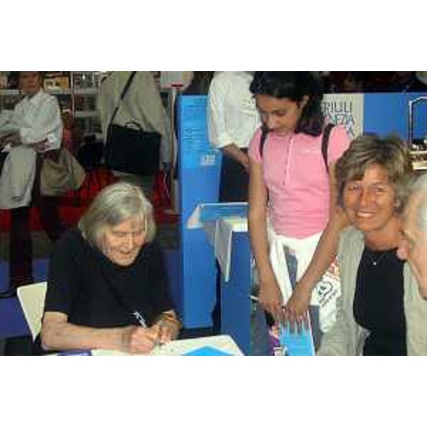 Margherita Hack nello stand FVG alla Fiera del Libro di Torino (Torino, 08/05/06)