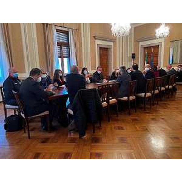 L'assessore regionale Fabio Scoccimarro al tavolo in Prefettura a Gorizia - L'assessore regionale Fabio Scoccimarro al tavolo in Prefettura a Gorizia 