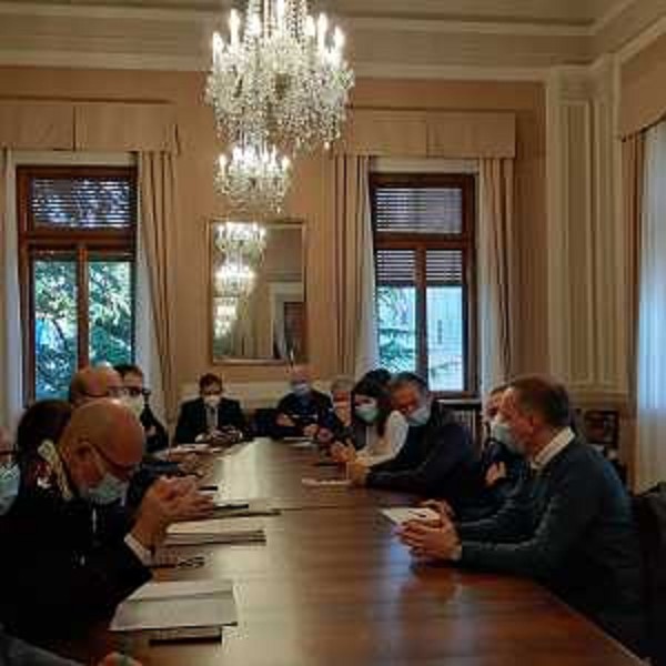 L'assessore regionale Fabio Scoccimarro al tavolo in Prefettura a Gorizia - L'assessore regionale Fabio Scoccimarro al tavolo in Prefettura a Gorizia 