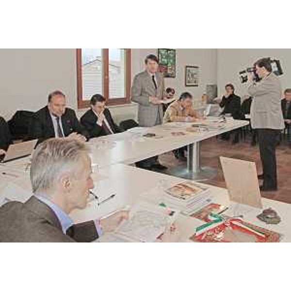 La Giunta regionale riunita nel Municipio di Tramonti di Sotto. (Tramonti di Sotto 29/02/08)