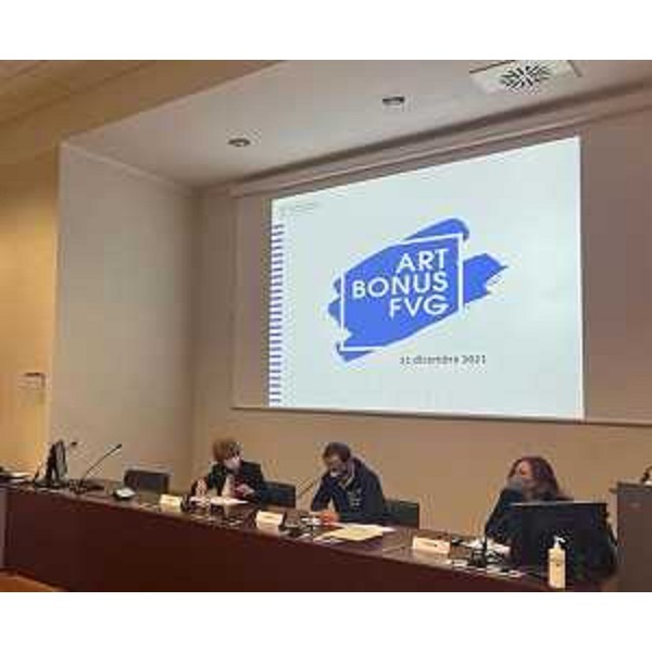 Il governatore del Friuli Venezia Giulia Massimiliano Fedriga durante la presentazione dei risultati ottenuti nel 2021 dall'Art bonus Fvg assieme all'assessore regionale alla Cultura Tiziana Gibelli. - Il governatore del Friuli Venezia Giulia Massimiliano Fedriga durante la presentazione dei risultati ottenuti nel 2021 dall'Art bonus Fvg assieme all'assessore regionale alla Cultura Tiziana Gibelli. 