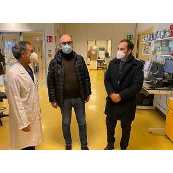 Il vicegovernatore del Friuli Venezia Giulia con delega alla Salute Riccardo Riccardi durante la sua visita al Dipartimento di medicina di laboratorio dell'Azienda sanitaria universitaria Friuli Centrale assieme al direttore della struttura professor Francesco Curcio e al direttore generale dell'Asufc Denis Caporale. - Il vicegovernatore del Friuli Venezia Giulia con delega alla Salute Riccardo Riccardi durante la sua visita al Dipartimento di medicina di laboratorio dell'Azienda sanitaria universitaria Friuli Centrale assieme al direttore della struttura professor Francesco Curcio e al direttore generale dell'Asufc Denis Caporale. 
