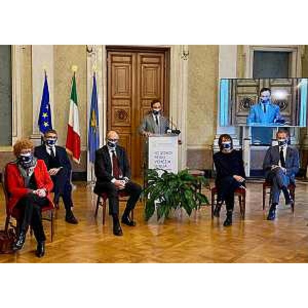Il governatore del Friuli Venezia Giulia Massimiliano Fedriga durante la conferenza stampa di fine anno. - Il governatore del Friuli Venezia Giulia Massimiliano Fedriga durante la conferenza stampa di fine anno.