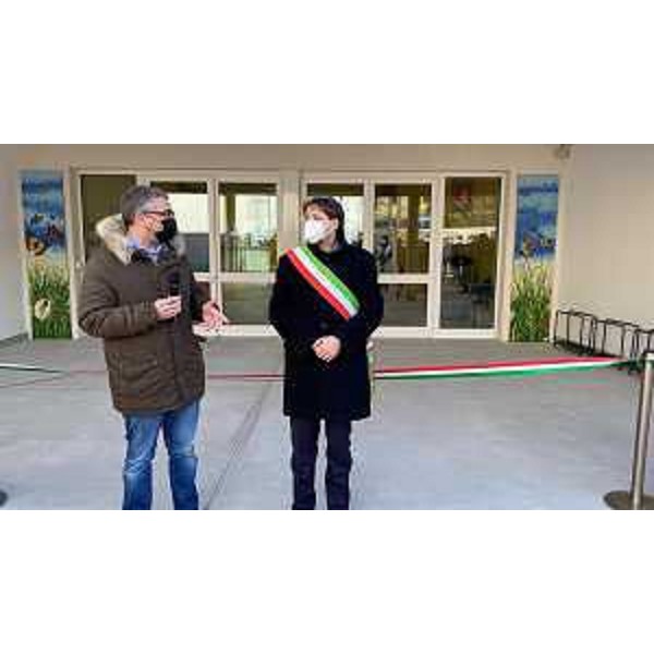 L'assessore Roberti e il sindaco Bottecchia all'inaugurazione della Scuola primaria di Fanna. - L'assessore Roberti e il sindaco Bottecchia all'inaugurazione della Scuola primaria di Fanna.