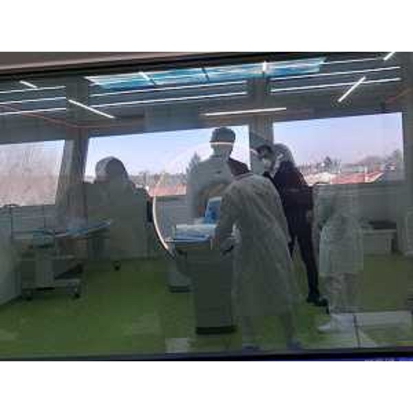 La nuova risonanza magnetica dell'ospedale San Polo di Monfalcone vista dalla vetrata della sala controllo - La nuova risonanza magnetica dell'ospedale San Polo di Monfalcone vista dalla vetrata della sala controllo