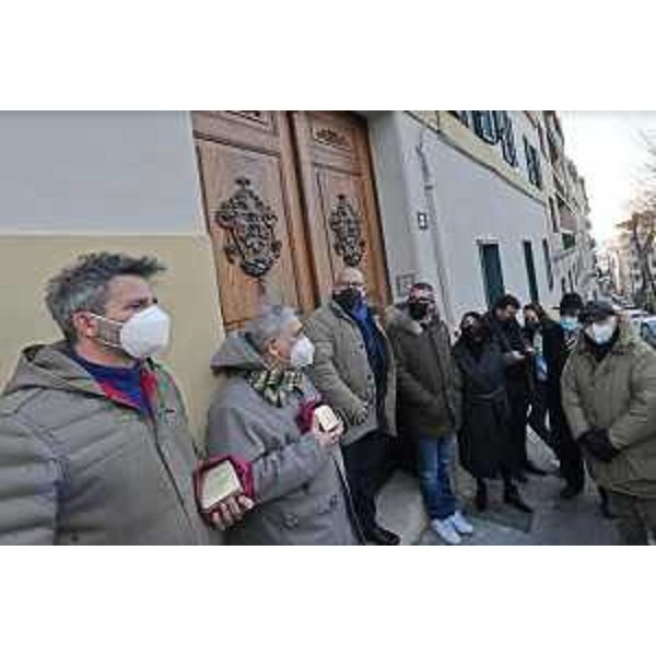 In Salita al Promontorio 19 sono state installate le ultime due pietre dinciampo per ricordare Elisa e Vittorio Hering. - In Salita al Promontorio 19 sono state installate le ultime due pietre dinciampo per ricordare Elisa e Vittorio Hering.