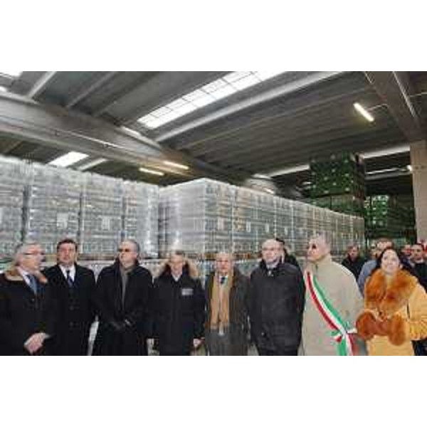 Il Presidente della Regione e gli Assessori regionali alla Montagna e alle Attività produttive all'inaugurazione dell'ampliamento dello stabilimento della "Goccia di Carnia" a Forni Avoltri. (Forni Avoltri 05/03/08)