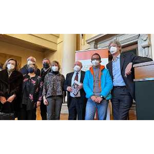 Un momento della presentazione del libro "Della leggerezza o del salto in alto in Friuli" scritto da Mario Gasparetto, presidente di Udine Jump, in memoria dell'atleta Alessandro Talotti, alla presenza dei genitori del campione friulano, dell'assessore regionale alle Finanze Barbara Zilli, del presidente del Coni Fvg Giorgio Barndolin. Udine, 11 gennaio 2022 - Un momento della presentazione del libro "Della leggerezza o del salto in alto in Friuli" scritto da Mario Gasparetto, presidente di Udine Jump, in memoria dell'atleta Alessandro Talotti, alla presenza dei genitori del campione friulano, dell'assessore regionale alle Finanze Barbara Zilli, del presidente del Coni Fvg Giorgio Barndolin. Udine, 11 gennaio 2022