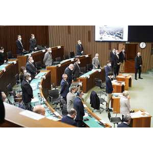 Il minuto di lenzio in aula per ricordare lo scomparso presidente del Parlamento europeo, David Sassoli - Il minuto di lenzio in aula per ricordare lo scomparso presidente del Parlamento europeo, David Sassoli