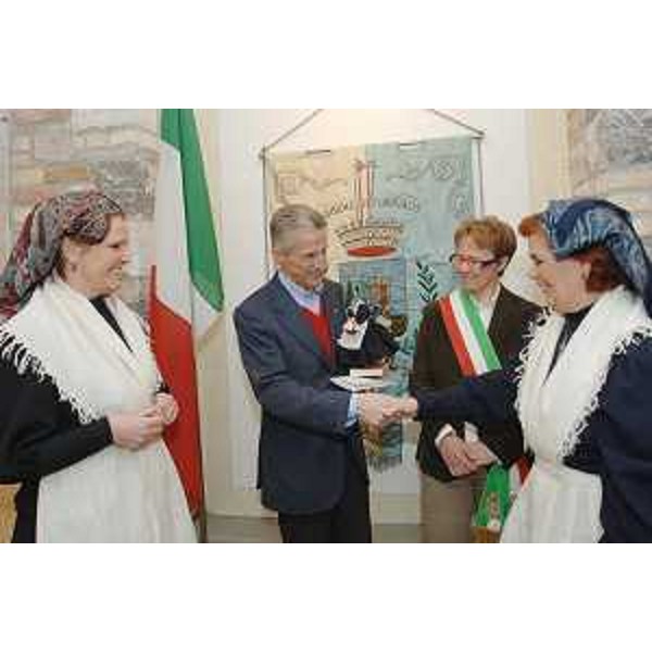 Incontro tra il Presidente della Regione, il Sindaco di Turriaco e rappresentanti delle associazioni locali, nella sala consiliare di Turriaco. (Turriaco 06/03/08)