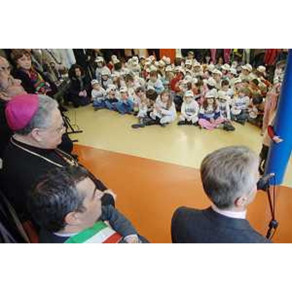 L'Arcivescovo di Gorizia, il Sindaco di Villa Vicentina e il Presidente della Regione all'inaugurazione della nuova scuola primaria di Villa Vicentina. (Villa Vicentina 08/03/08)