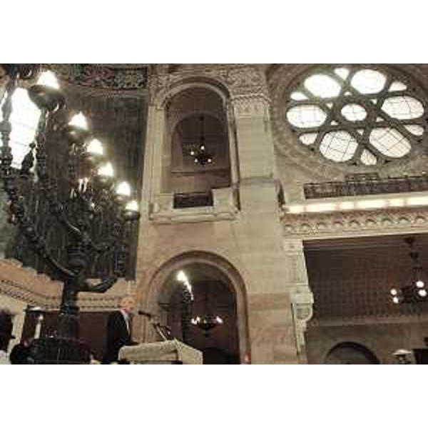 Il Presidente della Regione in Sinagoga a Trieste nel corso della cerimonia d'insediamento del nuovo Rabbino capo della Comunità Ebraica di Trieste, David Margalit. (Trieste 09/03/08)