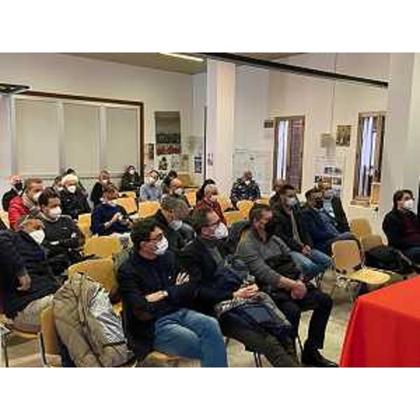 I sindaci presenti all'incontro svoltosi a Montereale per l'illustrazione dello studio con le possibili alternative sullo sghiaiamento del lago di Barcis - I sindaci presenti all'incontro svoltosi a Montereale per l'illustrazione dello studio con le possibili alternative sullo sghiaiamento del lago di Barcis