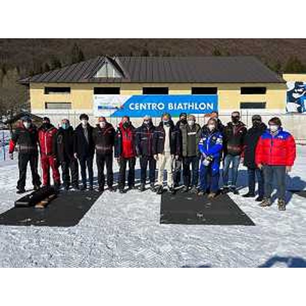Foto di gruppo al centro biathlon inaugurato oggi - Foto di gruppo al centro biathlon inaugurato oggi