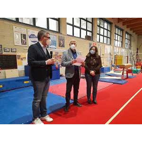 L'assessore regionale alle Autonomie locali Pierpaolo Roberti (a sinistra) alla presentazione della stagione agonistica dell'Artistica '81 di Trieste. Al centro il presidente del sodalizio Fulvio Bronzi, a destra il vicesindaco di Trieste Serena Tonel - L'assessore regionale alle Autonomie locali Pierpaolo Roberti (a sinistra) alla presentazione della stagione agonistica dell'Artistica '81 di Trieste. Al centro il presidente del sodalizio Fulvio Bronzi, a destra il vicesindaco di Trieste Serena Tonel