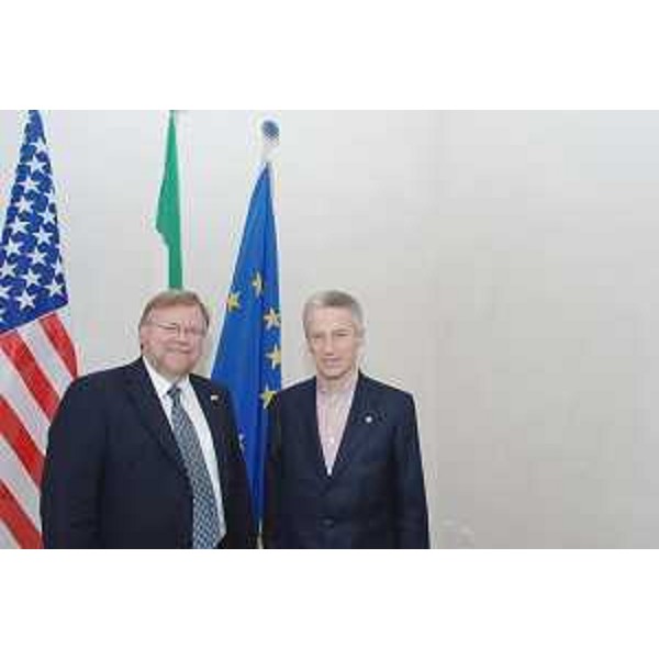 Il Presidente della Regione con il Console generale USA a Milano Daniel Weygandt, nella sede della Regione a Trieste. (Trieste 12/03/08)
