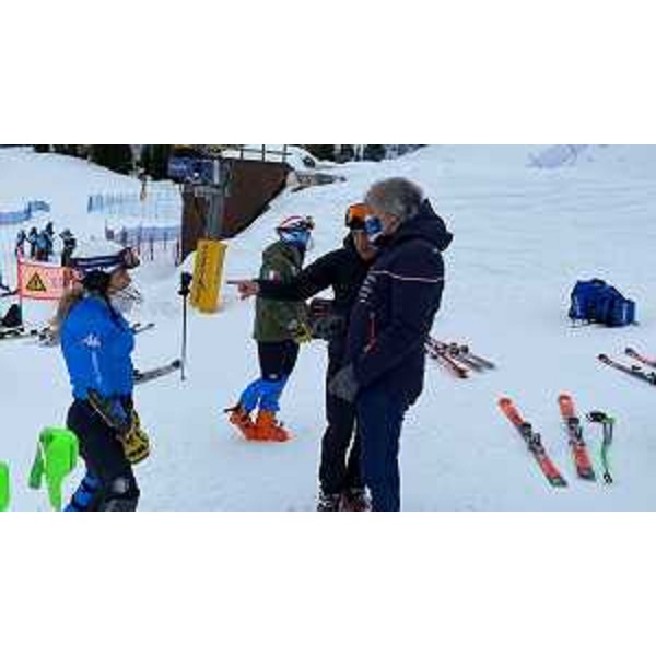 L'assessore regionale alle Attività produttive e turismo Sergio Emidio Bini e la slalomista tarvisiana Lara Della Mea sullo Zoncolan. - L'assessore regionale alle Attività produttive e turismo Sergio Emidio Bini e la slalomista tarvisiana Lara Della Mea sullo Zoncolan.