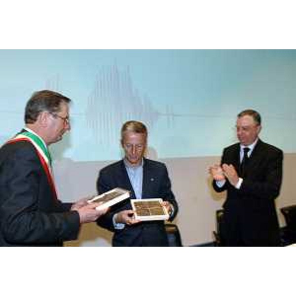 Riccardo Illy (Presidente Regione Friuli Venezia Giulia) con Alessandro Tesini (Presidente del Consiglio Regionale) e Marini (Sindaco di Gemona) alla commemorazione del 30° anniversario del terremoto tenutasi a Gemona (Gemona, 04/05/06)