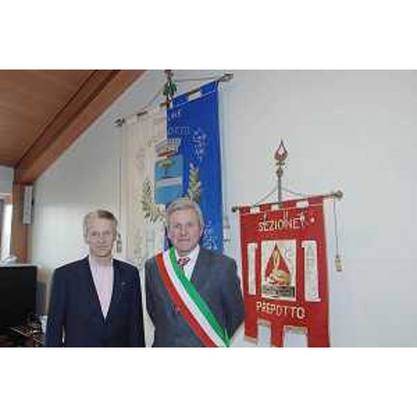 Il Presidente della Regione e il Sindaco di Prepotto nella sede municipale di Prepotto. (Prepotto 14/03/08)