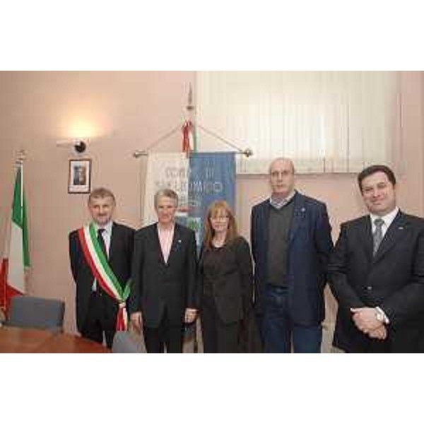 Il Presidente della Regione, l'Assessore regionale alle Autonomie locali, il Sindaco di San Leonardo ed altri amministratori comunali nella sede municipale di San Leonardo. (San Leonardo 14/03/08)
