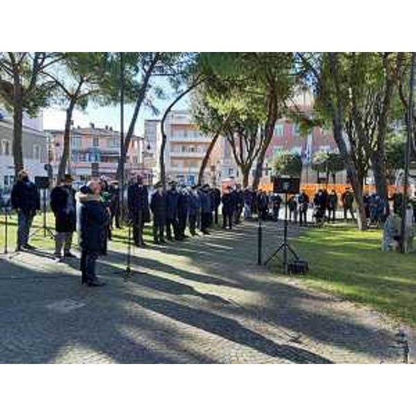 L'assessore regionale al Patrimonio Sebastiano Callari al microfono della manifestazione a Monfalcone in occasione della Giornata delle vittimi civili di guerra - L'assessore regionale al Patrimonio Sebastiano Callari al microfono della manifestazione a Monfalcone in occasione della Giornata delle vittimi civili di guerra