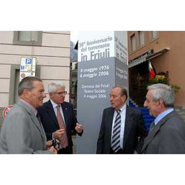 Specogna, Benvenuti e Varisco alla commemorazione del 30° anniversario del terremoto tenutasi a Gemona (Gemona, 04/05/06)