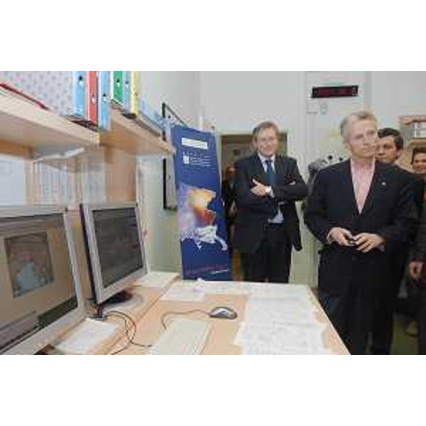 Il Sindaco di Visco con il Presidente della Regione presso la sede dell'OSMER, l'Osservatorio Meteorologico Regionale. (Visco 15/03/08)