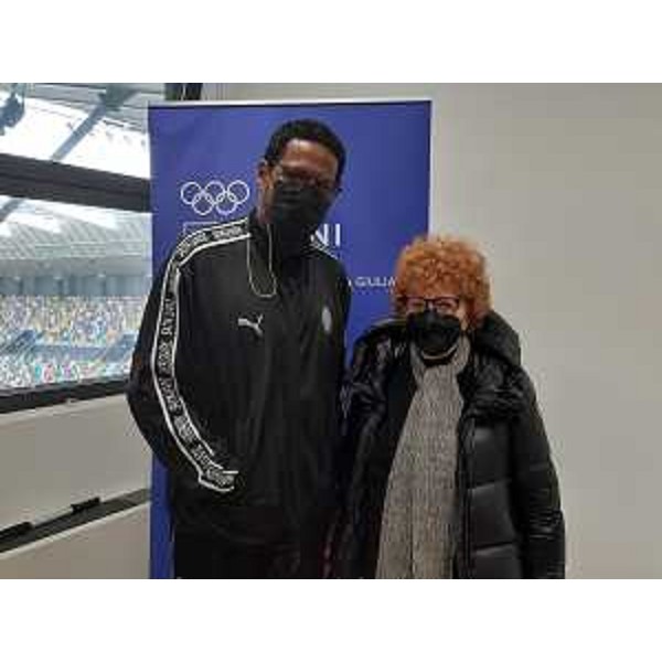 L'assessore regionale alla Cultura e sport, Tiziana Gibelli, con il campione di salto in alto Javier Sotomayor - L'assessore regionale alla Cultura e sport, Tiziana Gibelli, con il campione di salto in alto Javier Sotomayor